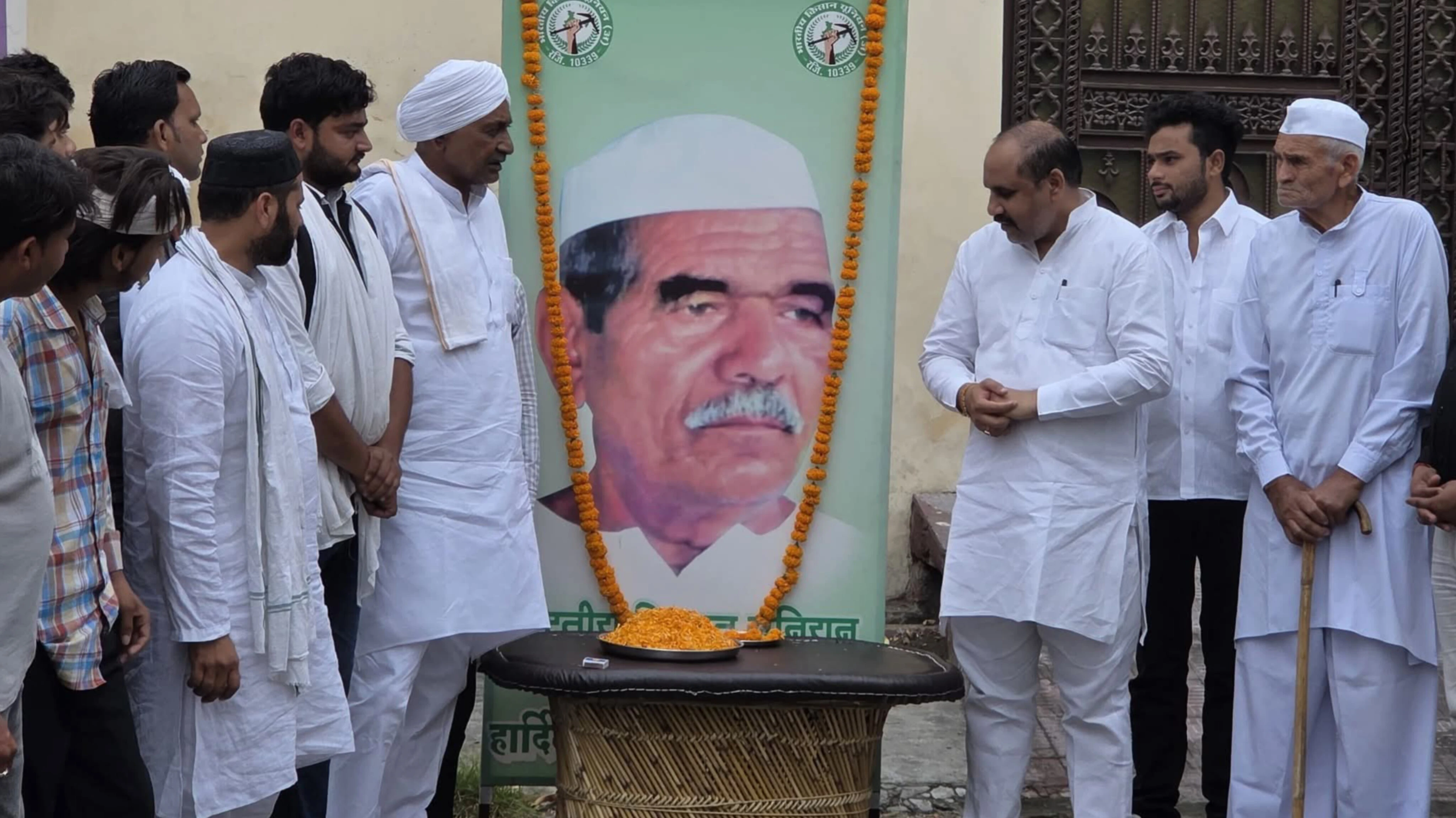महेंद्र सिंह टिकैत को मिले भारत रत्न: भाकियू अराजनैतिक