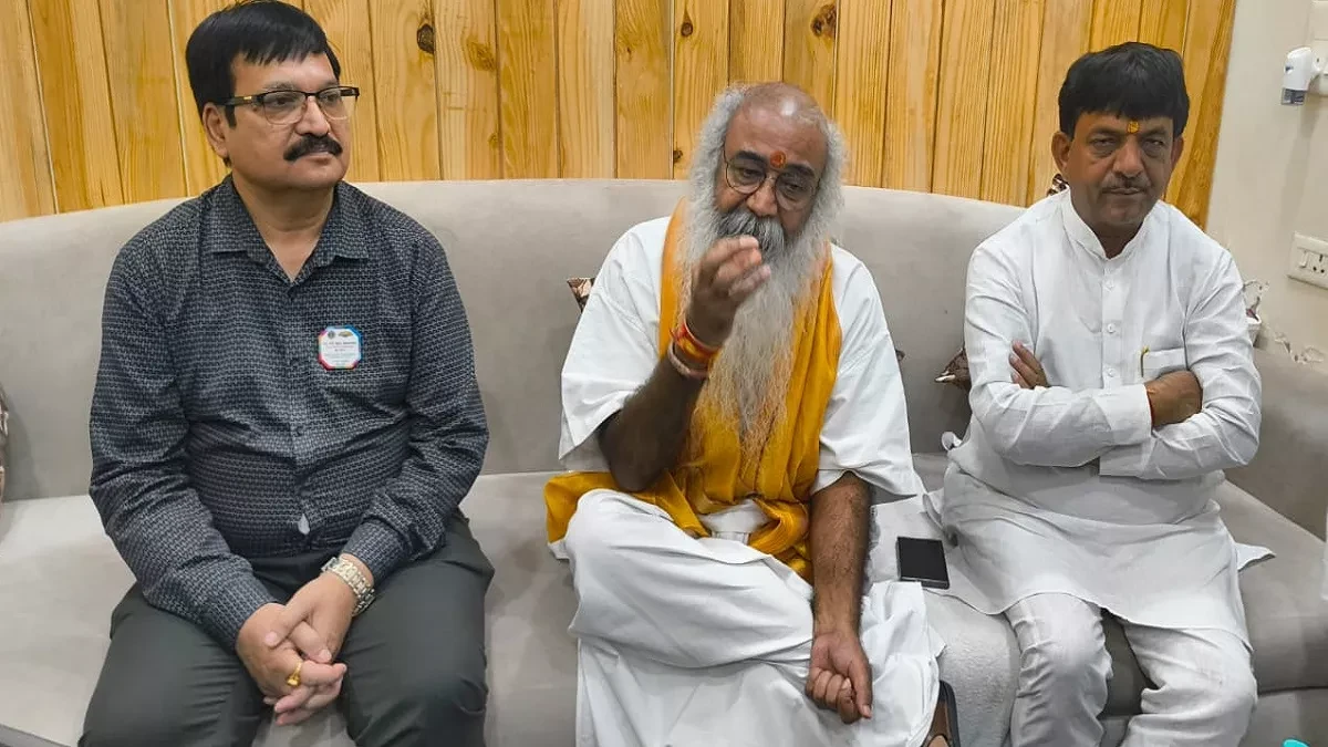 सपा और कांग्रेस पर बरसे आचार्य प्रमोद कृष्णम, कहा- दंगा कराना चाहते हैं अखिलेश