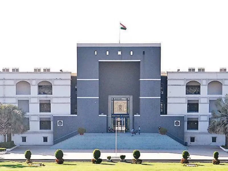 गुजरात हाईकोर्ट ने चेताया: धर्मांतरण के नाम पर दूसरों को दबाव डालना भी अपराध