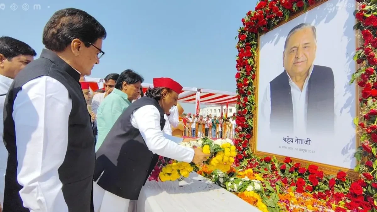 मुलायम सिंह की पुण्यतिथि पर सैफई में श्रद्धांजलि, अखिलेश बोले- राजनीति में सबके बने मार्गदर्शन