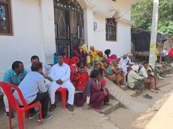 अयोध्या के बीकापुर में रहस्यमयी परिस्थितियों में मामा-भांजे समेत तीन की मौत