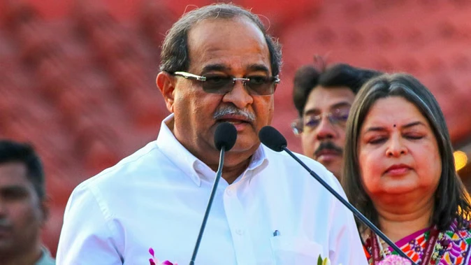 मराठा आरक्षण पर महाराष्ट्र में सियासी गरमाहट, मंत्री विखे पाटिल ने शरद पवार पर साधा निशाना