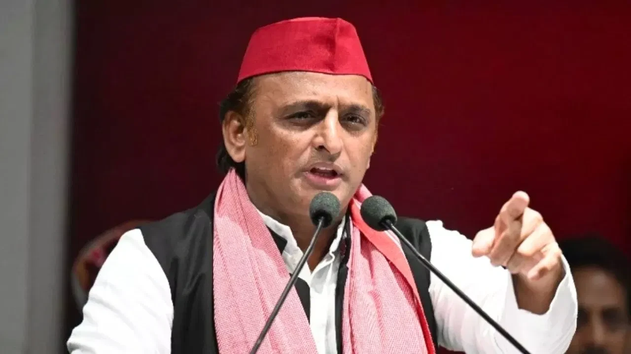 फेसबुक ने अखिलेश यादव का आधिकारिक पेज किया सस्पेंड, समर्थकों में चिंता