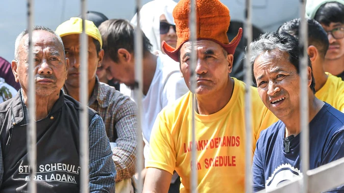 वांगचुक की गिरफ्तारी के बाद विपक्ष में हलचल, लद्दाख भेजने पर विचार