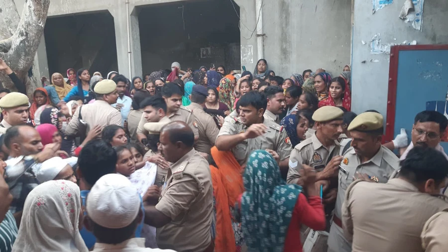 बागपत में तिहरा हत्याकांड: मां और मासूम बेटियों की मस्जिद में निर्मम हत्या, दो नाबालिग आरोपी गिरफ्तार