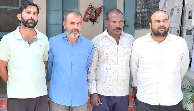 कांठ में नकली शराब फैक्टरी के 10 आरोपियों के खिलाफ गैंगस्टर कार्रवाई, 4 गिरफ्तार