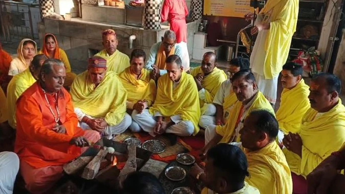 संत प्रेमानंद महाराज के स्वास्थ्य लाभ के लिए बरेली में विशेष यज्ञ, सभी समुदायों ने दी आहुति