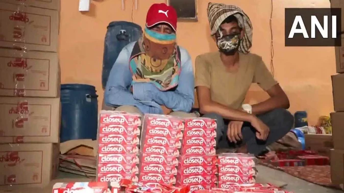 दिल्ली पुलिस ने बुराड़ी में नकली उपभोक्ता सामान रैकेट पकड़ा, दो गिरफ्तार