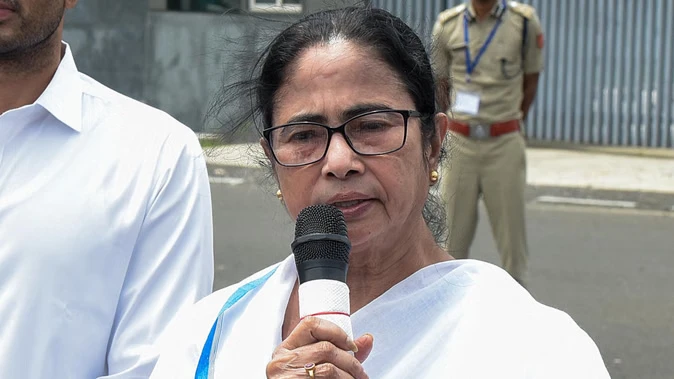 दुर्गापुर घटना: पिता ने ममता से माफी मांगी, कहा ‘आप मेरे लिए मां जैसी हैं’