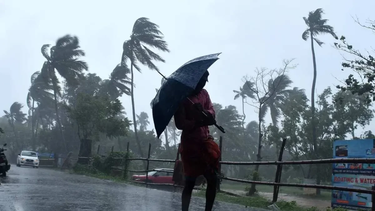 केरल और तमिलनाडु में मूसलाधार बारिश का अलर्ट, बांधों से पानी छोड़े जाने के निर्देश