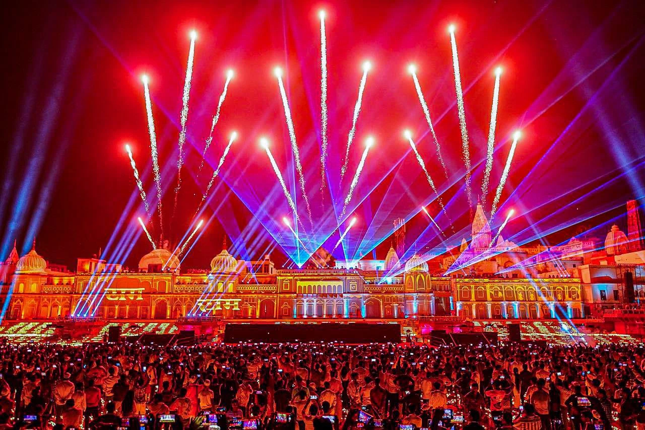 अयोध्या का 9वां दीपोत्सव: तस्वीरों में देखें 29 लाख दीयों की रौशनी