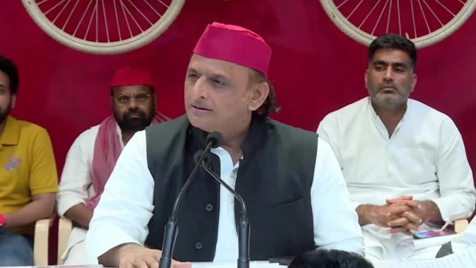 अखिलेश यादव का हमला: सिरप घोटाले में भाजपा सरकार चुप, स्वास्थ्य मंत्रालय क्यों खामोश?