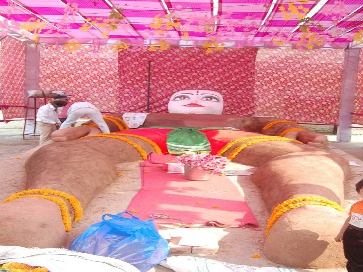 मुजफ्फरनगर: गोवर्धन पूजा के अवसर पर बना 35 फुट ऊंचा गोवर्धन विग्रह