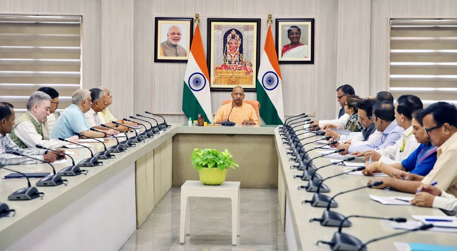 सीएम योगी ने लोक निर्माण विभाग में अधिकारियों के वित्तीय अधिकारों में पांच गुना वृद्धि की दी मंजूरी