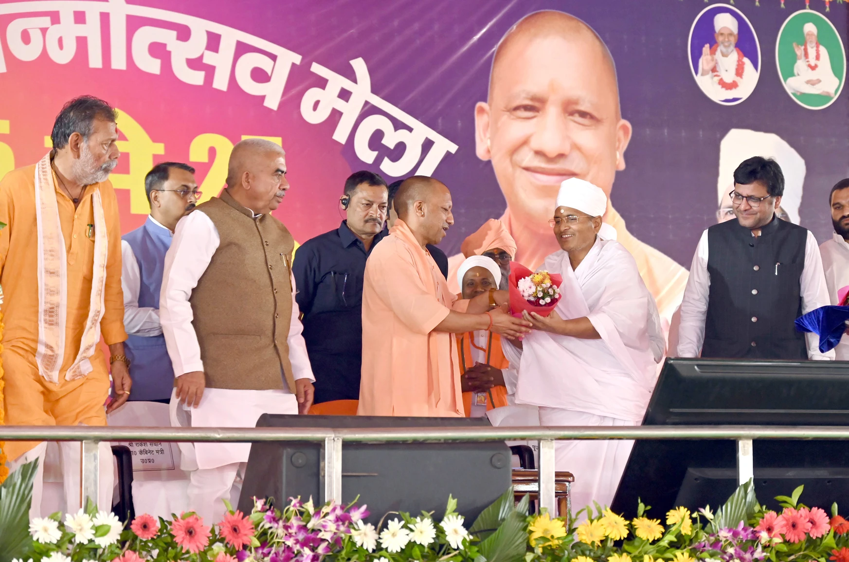 जातिवाद से हुई गुलामी, संत कबीर ने सिखाई समानता की राह: सीएम योगी