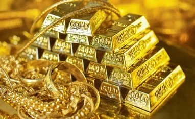 सोना 4,100 रुपये टूटा, चांदी में 6,250 की गिरावट ! लगातार लुढ़क रहे हैं भाव