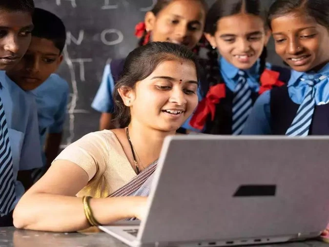 यूपी में अब ऑनलाइन होगी बच्चों की हाजिरी, शिक्षक एक नवंबर से करेंगे विरोध