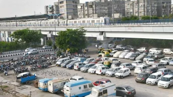 दिल्ली में पार्किंग अब हुई महंगी, एनडीएमसी ने बढ़ाए दोगुने चार्ज