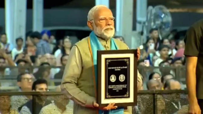 एकता नगर पहुंचे पीएम मोदी, 1,220 करोड़ की परियोजनाओं का किया लोकार्पण