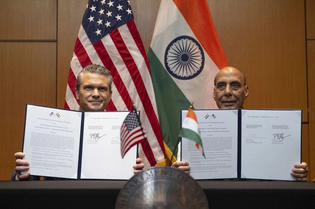 भारत-अमेरिका के बीच 10 वर्षीय रक्षा समझौता, दोनों देशों के रिश्तों में नया अध्याय शुरू