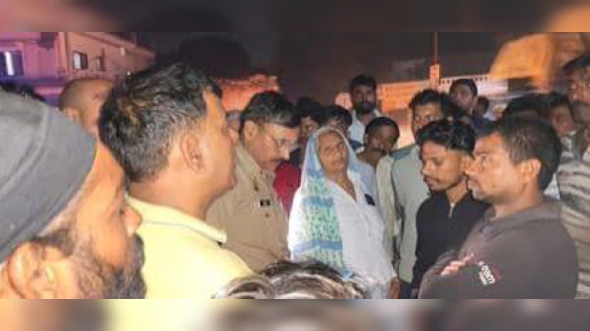 तेज रफ्तार ट्रक की चपेट में आई कार, भाकियू नेता और महिला घायल, एक की मौत