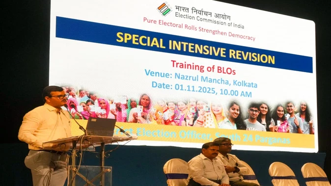पश्चिम बंगाल में बीएलओ प्रशिक्षण सत्र में विवाद, शिक्षकों ने ड्यूटी मान्यता और सुरक्षा की उठाई मांग