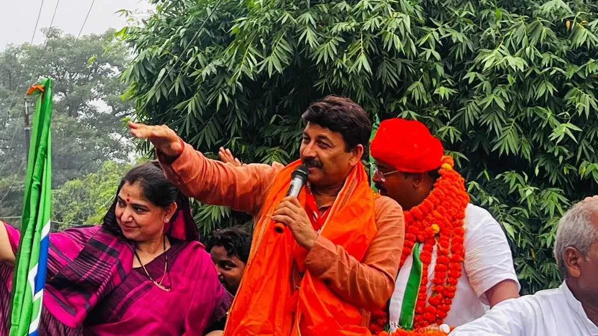 डुमरांव में मनोज तिवारी के रोड शो पर हंगामा, हमले की कोशिश का आरोप