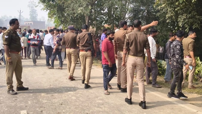 मुरादाबाद में बड़ा हादसा: ईंटों से भरी ट्रॉली पलटी, दो की मौत, दो गंभीर