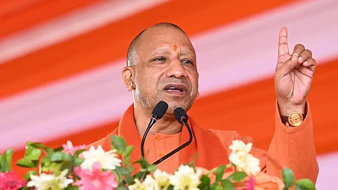 नाव हादसा: सीएम योगी ने किया हवाई सर्वे, बोले- एक माह में सभी परिवारों का होगा पुनर्वास