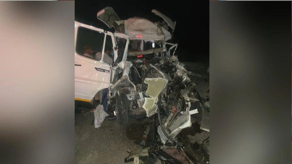 जोधपुर में भीषण सड़क हादसा: खड़े ट्रक में घुसा टेंपो ट्रैवलर, 18 लोगों की मौत