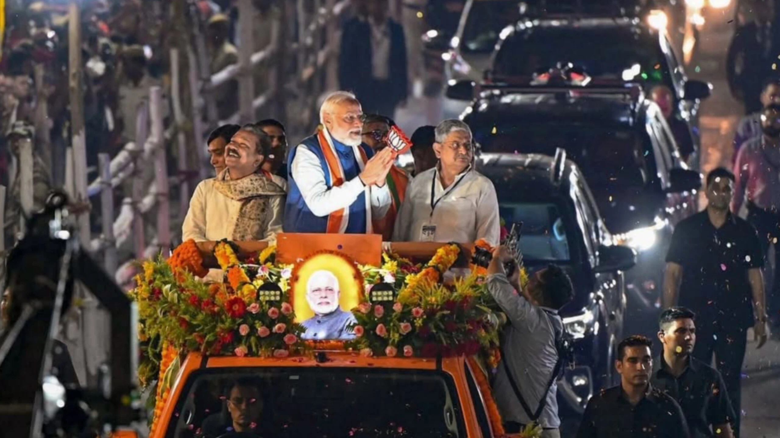पटना में पीएम मोदी का भव्य रोड शो, हर तरफ दिखी भीड़ ही भीड़