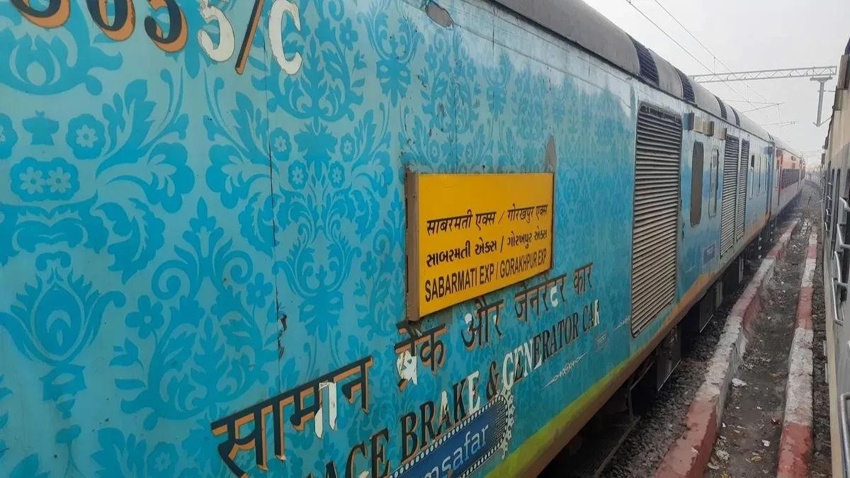 बीकानेर के पास चलती ट्रेन में सैन्यकर्मी की चाकू से हत्या, तीन कोच अटेंडेंट हिरासत में