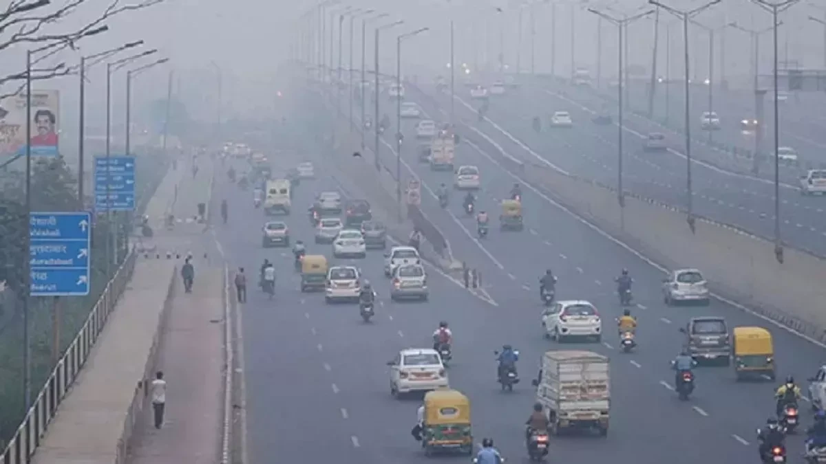 दिल्ली की हवा में सुधार, प्रदूषण स्तर में आई गिरावट