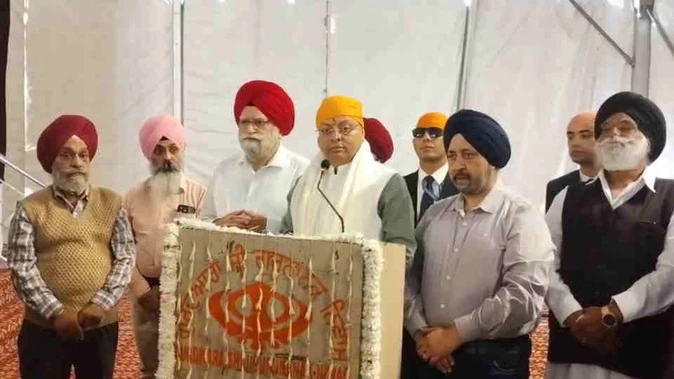 सीएम धामी ने गुरुनानक जयंती पर गुरुद्वारे में मत्था टेका, दी शुभकामनाएं