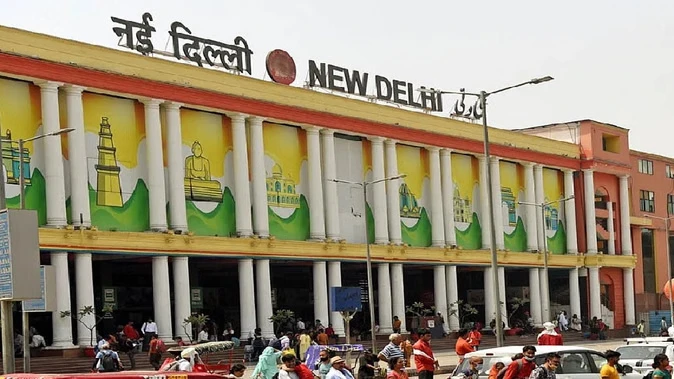 दिल्ली के प्रमुख रेलवे स्टेशनों पर प्लेटफॉर्म टिकटों की बिक्री पर रोक