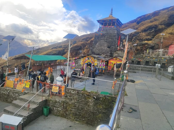 तुंगनाथ मंदिर के कपाट शीतकाल के लिए बंद, 1.5 लाख तीर्थयात्रियों ने किए दर्शन