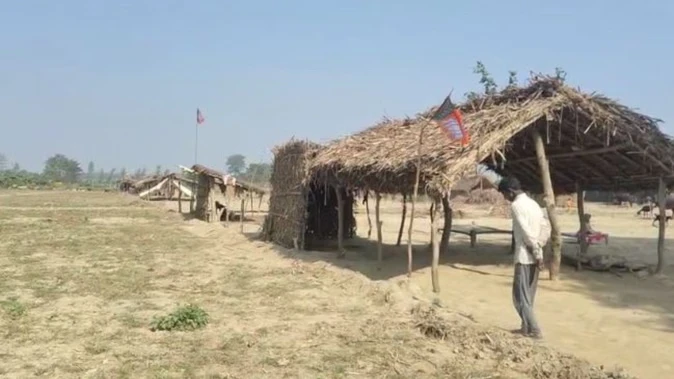 अमेठी ग्राम पंचायत में अवैध कब्जा, भाजपा झंडे के साथ विवाद बढ़ा