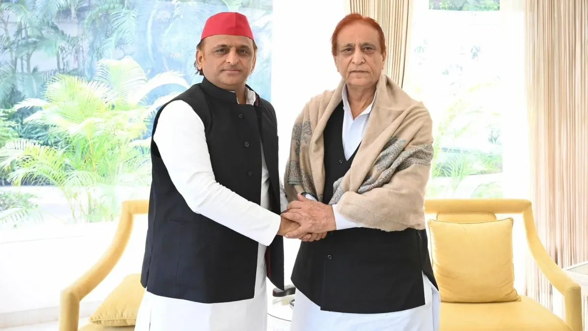 30 दिन में दूसरी मुलाकात: लखनऊ में आजम खान और अखिलेश यादव के बीच बंद कमरे में बातचीत