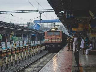 पुल मरम्मत के कारण वैष्णो देवी जाने वाली 22 ट्रेनें रद्द, यात्रियों में हाहाकार