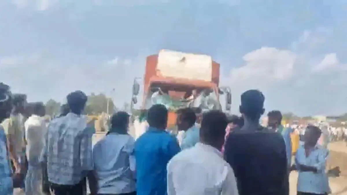 कर्नाटक: गन्ना किसानों का आंदोलन लगातार नौवें दिन भी जारी, बेलगावी हाईवे पर पथराव