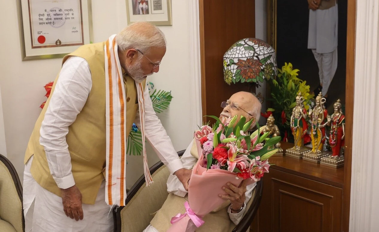 प्रधानमंत्री मोदी ने लालकृष्ण आडवाणी को 98वें जन्मदिन की शुभकामनाएं दी