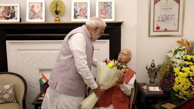 पीएम मोदी ने लालकृष्ण आडवाणी से उनके आवास पर की मुलाकात, जन्मदिन पर दी शुभकामनाएं