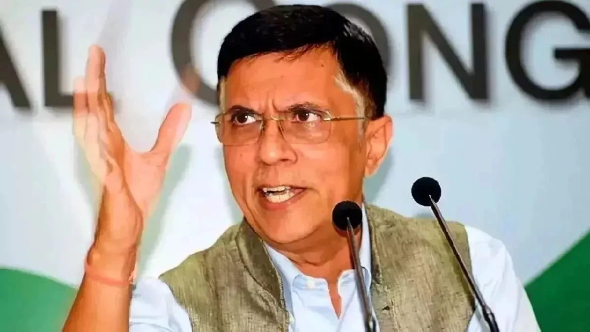 आडवाणी की तारीफ़ पर शशि थरूर विवादों में, कांग्रेस ने खुद को किया अलग