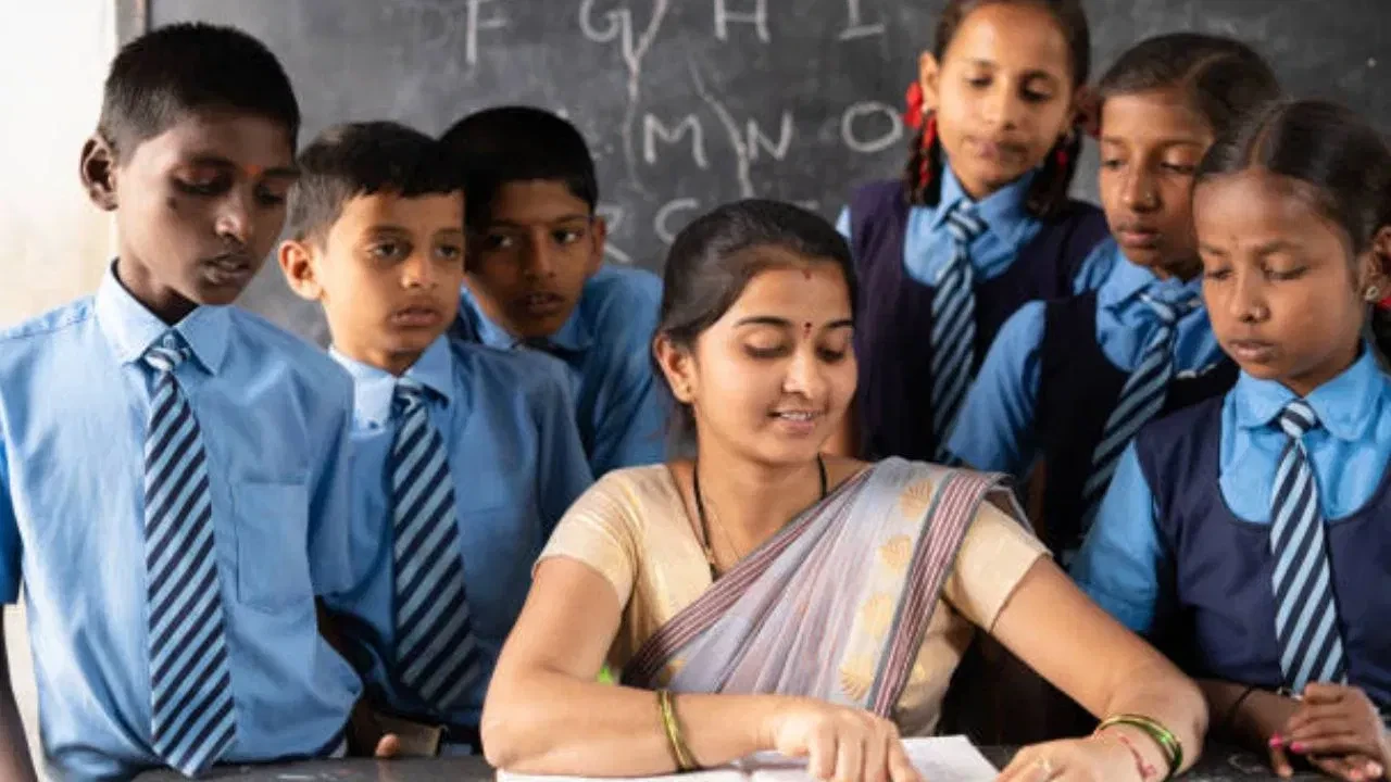 यूपी के एडेड स्कूलों में बड़ी भर्ती: 23 हजार पदों पर टीचर और प्रिंसिपल्स की भर्ती जल्द