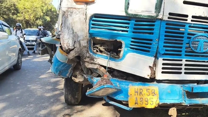 यमुनानगर में रोडवेज बस और कार की भिड़ंत, चार लोग घायल