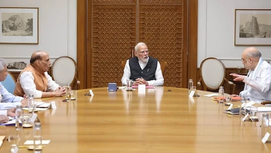 दिल्ली धमाका: विदेश से लौटते पीएम मोदी करेंगे कैबिनेट सुरक्षा समिति की बैठक