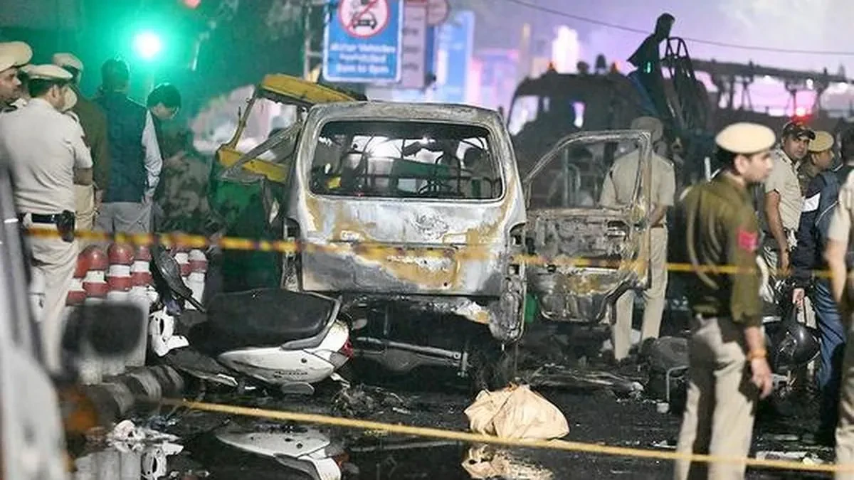 दिल्ली धमाका: पार्किंग में बैठकर 3 घंटे बनाया बम, 32 कारों से थी देश को दहलाने की साजिश