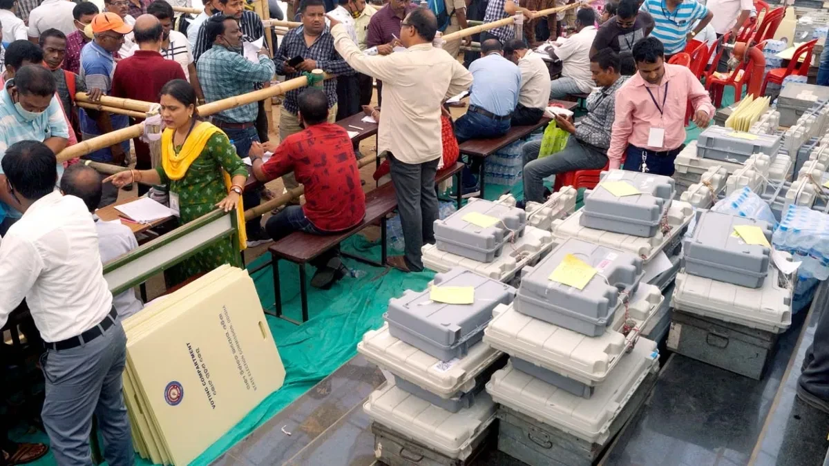 सात राज्यों की 8 सीटों पर मतगणना जारी, कांग्रेस-बीजेपी बराबरी पर