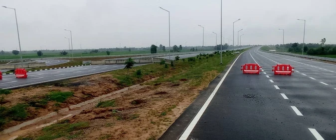 दिल्ली–मेरठ एक्सप्रेसवे फेज-4 पर जल्द लगेगी रोशनी, गडकरी ने जारी किया आदेश