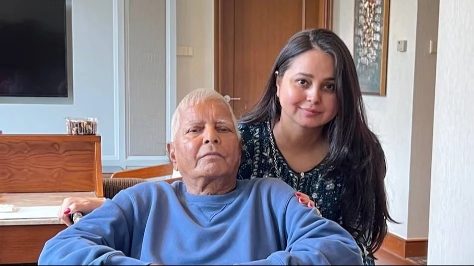 लालू प्रसाद यादव की बेटी रोहिणी आचार्य ने छोड़ी राजनीति, परिवार से नाता तोड़ा
